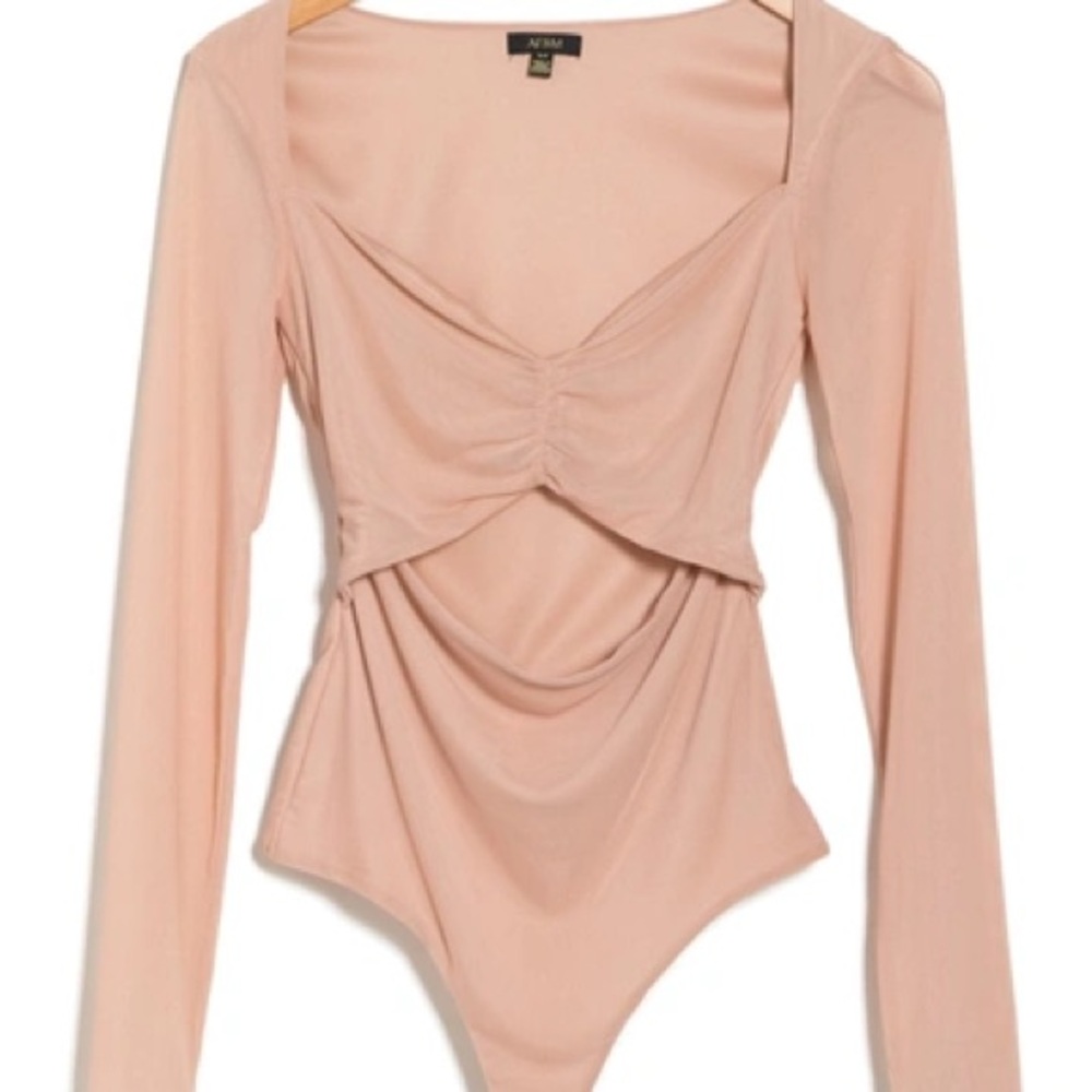 CELIA SWEETHEART LONG SLEEVE FRONT CUTOUT BODYSUIT IN LATTE